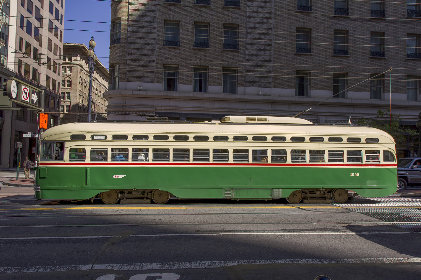 San Francisco Market Street Bus