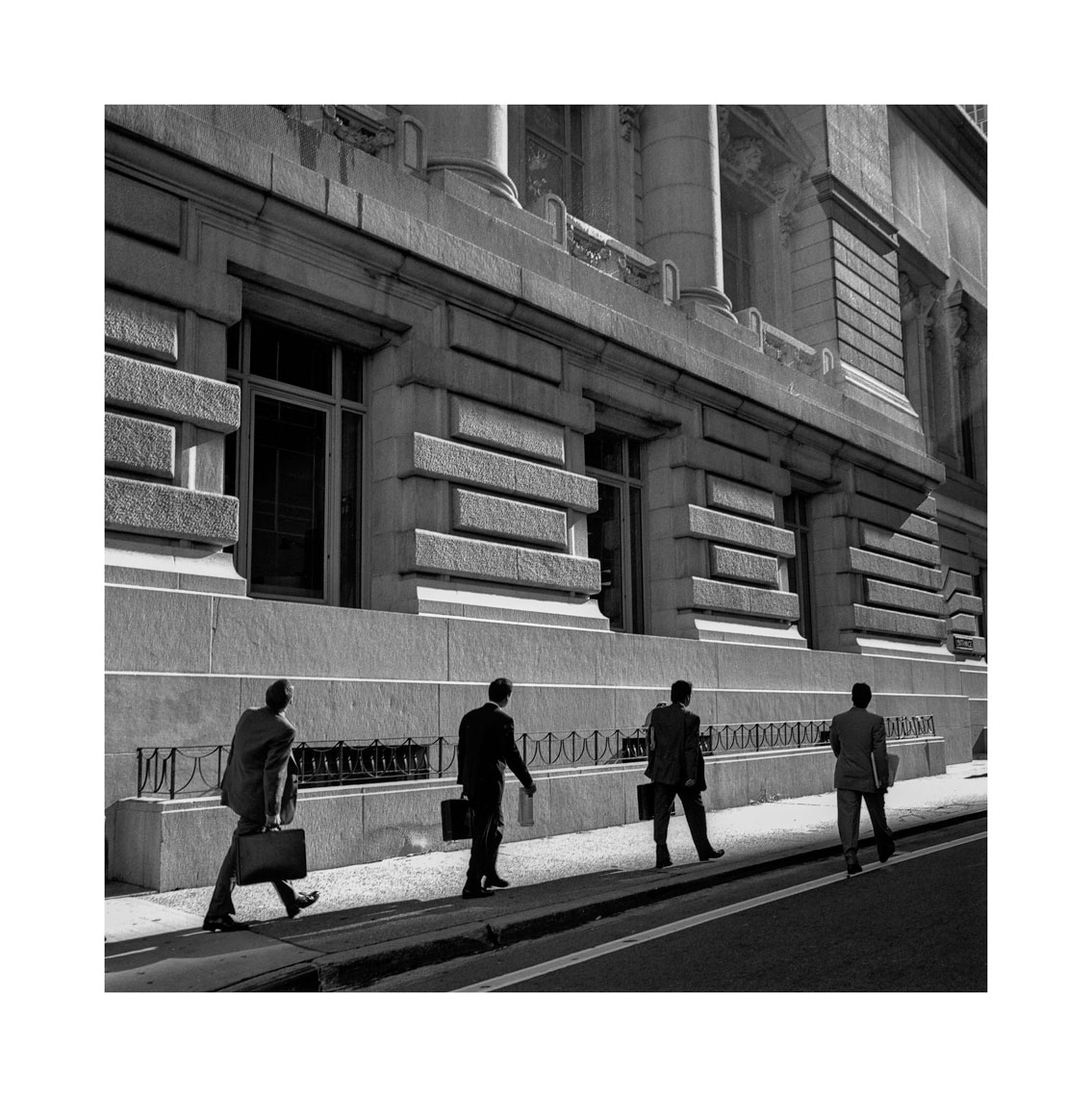 139-Wall-Street-walkers.jpg